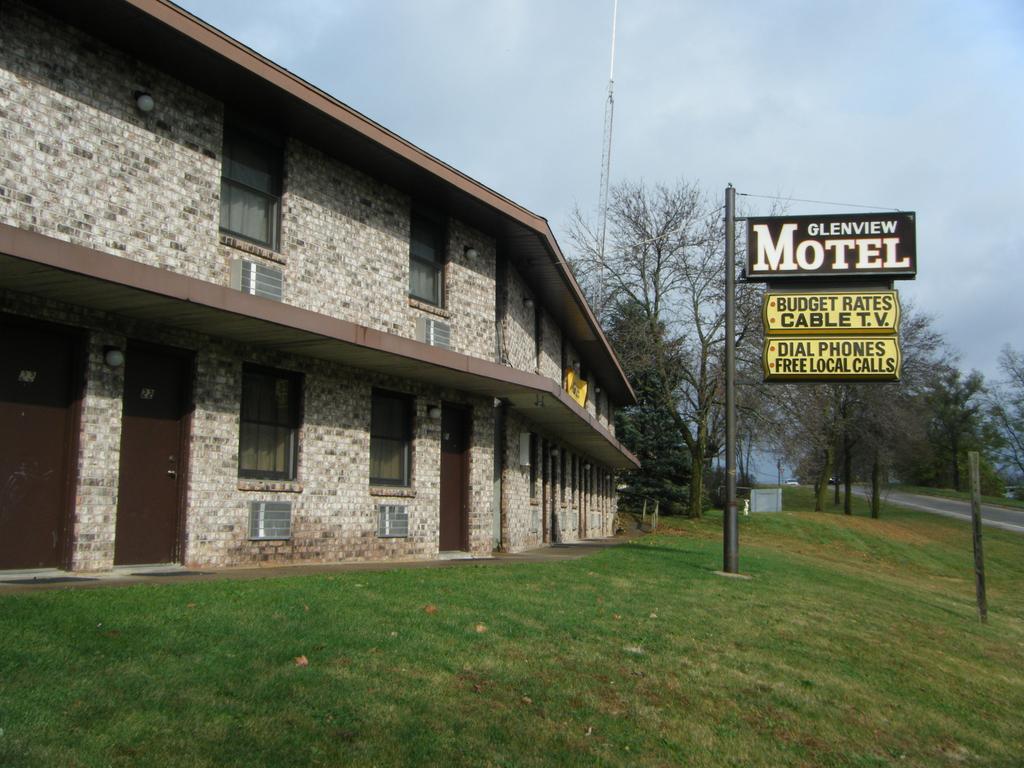 Glenview Motel Dubuque Exterior photo